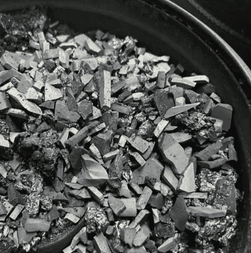 Ang Invisible Bottleneck sa SiC Growth: Bakit Pinapalitan ng 7N Bulk CVD SiC raw material ang Traditional Powder