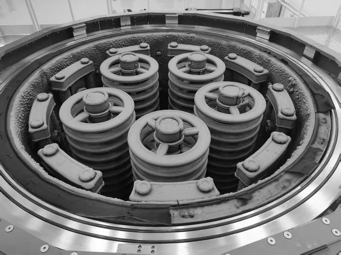 ​Sa Loob ng Paggawa ng Solid CVD SiC Focus Ring: Mula sa Graphite hanggang sa mga High-Precision na Bahagi